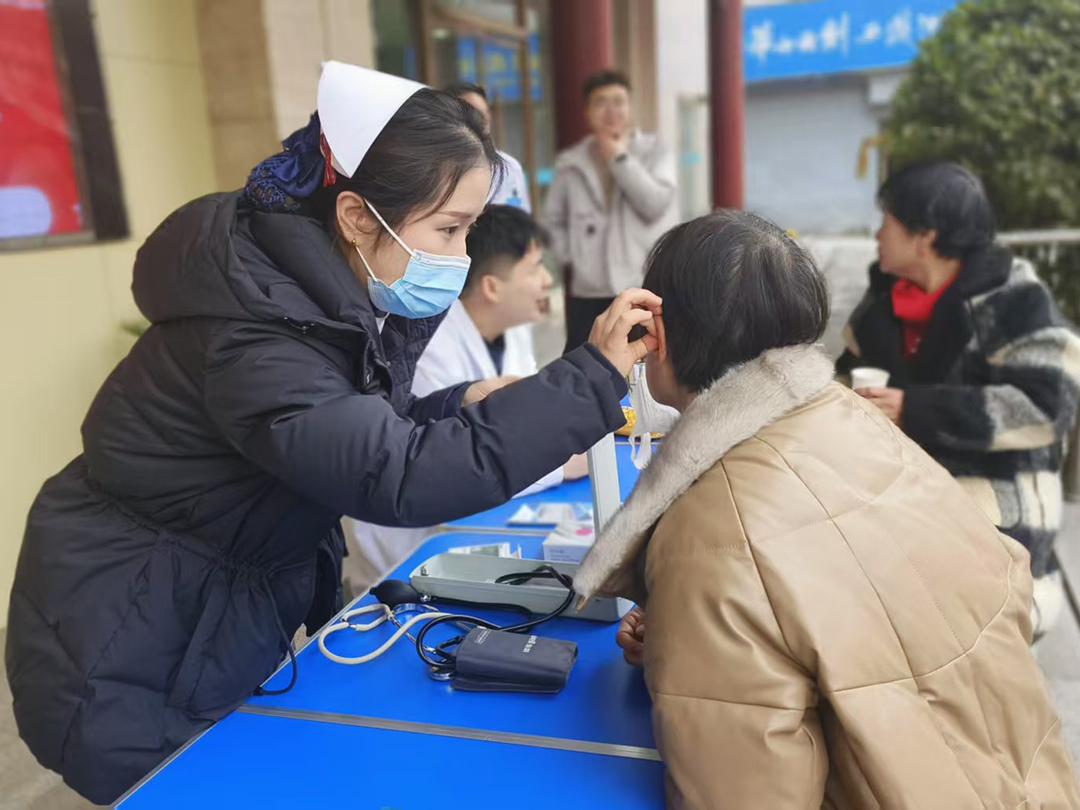 渭南岐奥丰脑病康复医院开展学雷锋日义诊活动