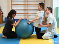 这里的孩子，都在“破壳”